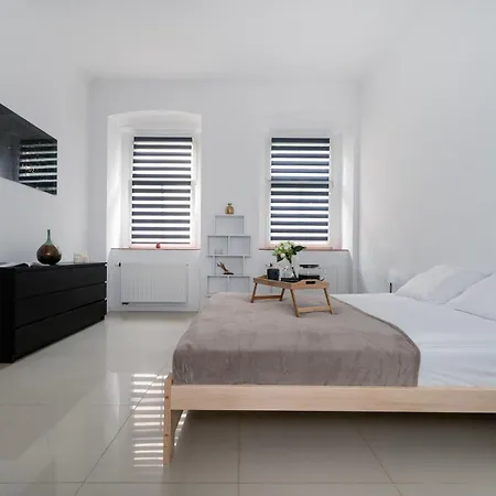 Central - Top Location, Parking - By Rentujemy Apartment