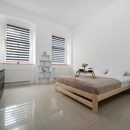 Central - Top Location, Parking - By Rentujemy Apartment