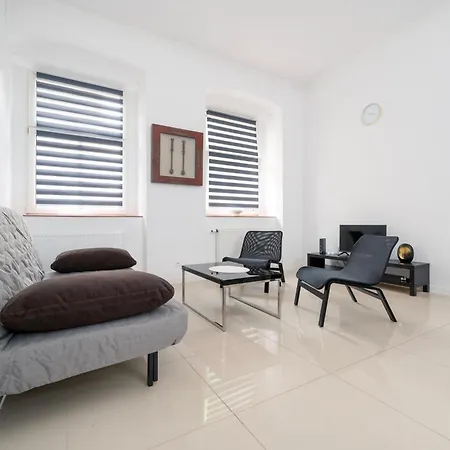 Apartment Central - Top Location, Parking - By Rentujemy