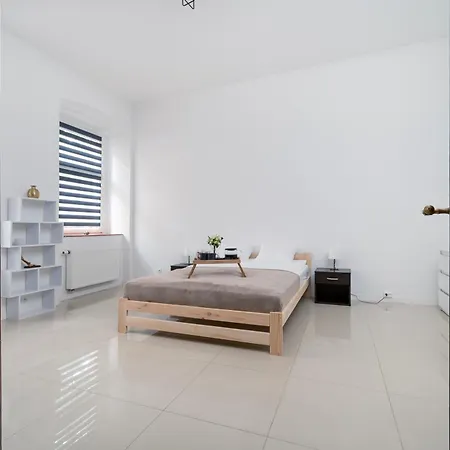 Central - Top Location, Parking - By Rentujemy Apartment Lodz