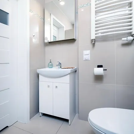 Central - Top Location, Parking - By Rentujemy Apartment Lodz